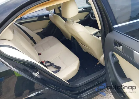 2017 Volkswagen Jetta 1.4T Se z USA, uszkodzony, nr VIN 3VWDB7AJ5HM310601